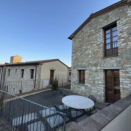 Borgo Di Gaiole - Casa Lorenzo - With A View & Travel Guide شقة غايولي إن كيانتي